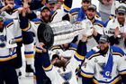 7. finále NHL 2018/19, Boston - St. Louis: Chris Thorburn oslavuje zisk Stanley Cupu.