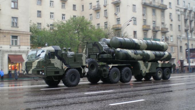 Ruský protiletadlový raketový systém S-400 Triumf.