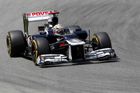 FOTO Šok: Maldonado na pole position, Vettel bez času