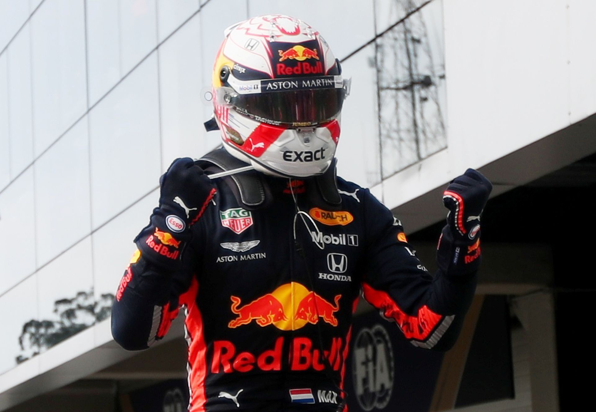 Max Verstappen z Red Bullu slaví triumf ve Velké ceně Brazílie F1 2019