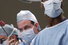 Chirurgové budou na Primě dál operovat. Ale bez Burka