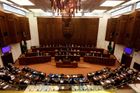 Slovenští poslanci skládali slib v rouškách, šéfem sněmovny zvolili Borise Kollára