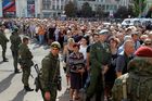 Zacharčenkova pohřbu se v Doněcku zúčastnilo 120 tisíc lidí. Území má tři dny smutku
