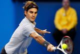 Druhý set ukázal Federera nervóznějšího (první dvě dvouchyby), ale také šťastnějšího..
