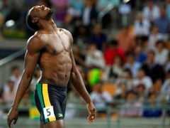 Usain Bolt těsně po své diskvalifikace na stovce.
