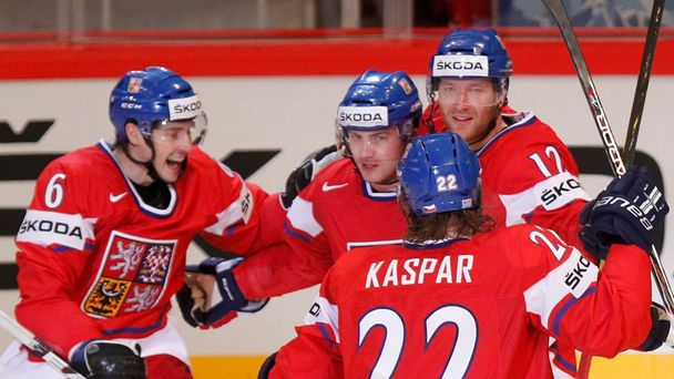 Mojžíš, Petružálek, Novotný a Kašpar slaví gól v síti Česka