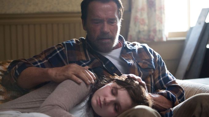 Arnold Schwarzenegger v úloze otce dcery zasažené virem zombie.