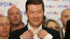 Smutný pohled na sněmovnu: 48 demokratů spojuje své chabé síly, Okamura uváděn do salonu