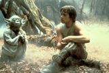 Neobydlený Dagobah, kde zemřel ve věku 900 let mistr Yoda, je pokryt močály a pralesy.