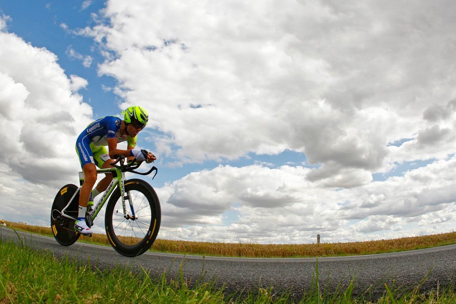 Italský cyklista Vincenzo Nibali ze stáje Liquigas-Cannondale jede 19. etapu Tour de France 2012.