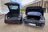 Zásadní rozdíl mezi oběma vozy - Volkswagen ID.7 je liftback s mnohem lepším přístupem do kufru, Ioniq 6 je sedan. Má ale výhodu v podobě druhého menšího kufru vpředu.
