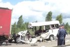 Mikrobus na Ukrajině ve velké rychlosti naboural do kamionu s českým logem, zemřelo deset lidí