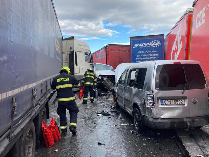 Nehoda na dálnici D5 u Žebráku.