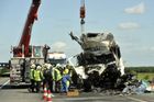 Kamion se štěrkem zdemoloval u Moskvy autobus, 18 obětí
