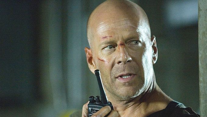 Bruce Willis jako policista John McClane ve Smrtonosné pasti 4.