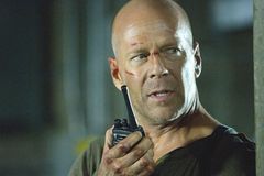 Bruce Willis zachrání svět jako John McClane pošesté. Chystá se další Smrtonosná past