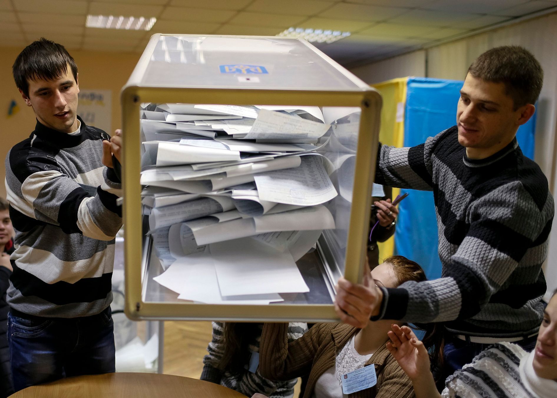 Sčítání hlasů v Kyjevě.
