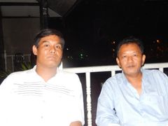 Někdejší bývalí političtí vězni Aung Myo Kaw (vlevo) a Bo Či.