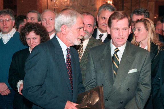 S prezidentem Václavem Havlem roku 1996 při setkání PEN klubu.