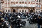 Praha bude od čtvrtka do neděle v obležení motorkářů. Připravte se na uzavírky ulic i výluky MHD