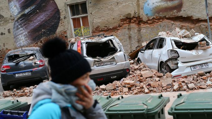 Foto: Záhřeb zasáhlo nejsilnější zemětřesení za 140 let. Tisíce lidí vyběhly do ulic