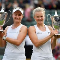 Krejčíková/Siniaková Barbora Krejčíková a Kateřina Siniaková ve finále čtyřhry Wimbledonu 2018