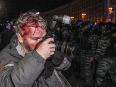 Fotograf agentury Reuters po zásahu ukrajinské policie.