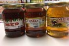 Inspekce objevila falšovaný med. Na etiketě byly vymyšlené údaje