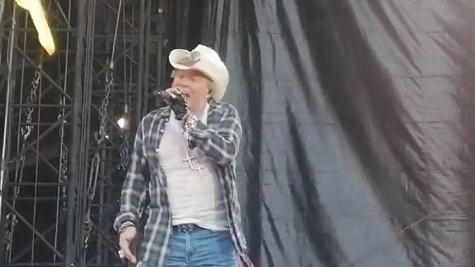 Skladbu Sweet Child o' Mine zařadili Guns N' Roses ve druhé půlce pražského koncertu.