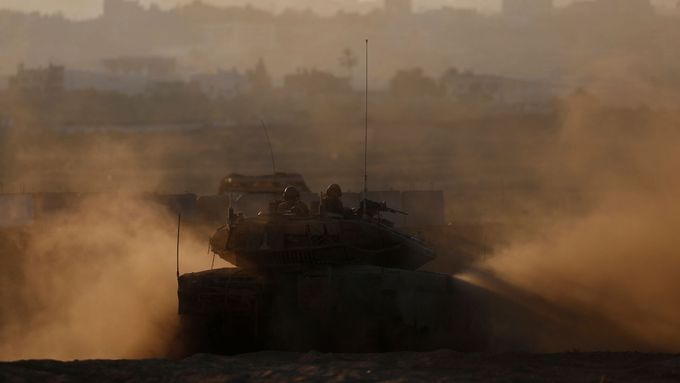 Hlídkující izraelský tank.