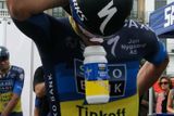 Devětadvacetiletý Španěl si tak návrat na scénu nemohl naplánovat lépe. Sice přišel o start na Tour i olympiádu, na Pyrenejském poloostrově je ale stále jedním z nejpopulárnějších sportovců a dá se čekat, že se lídru stáje Saxo Bank-Tinkoff dostane obrovské podpory od fanoušků.