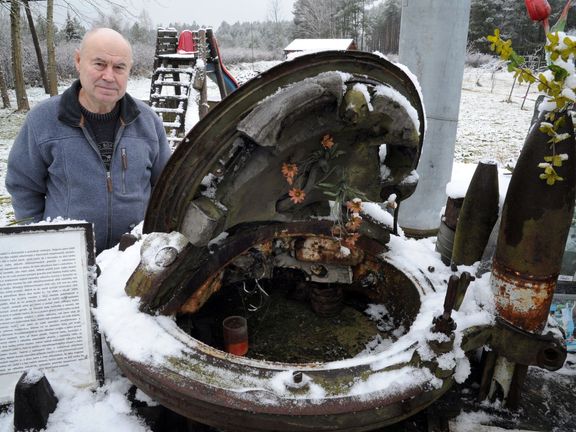 Poklop explodovaného tanku má Václav Bilický ve svém Muzeu pyrotechnické asanace Ralska.