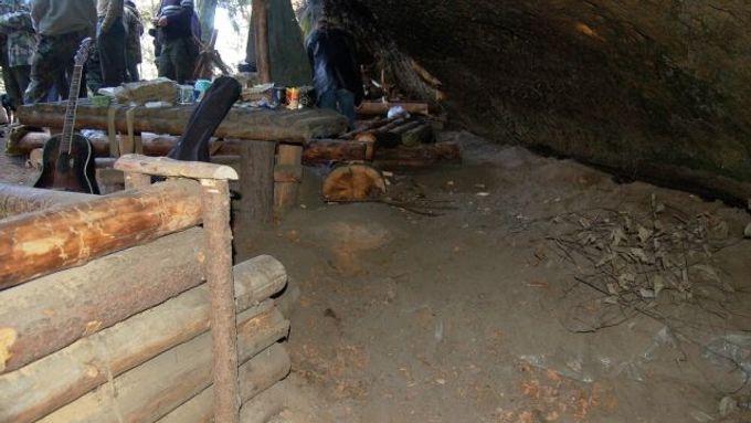 "Modern cavemen". An illegal campsite in Kokořín area