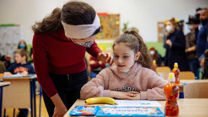 Docházka do základní školy je pro ukrajinské uprchlíky v Česku od září povinná.