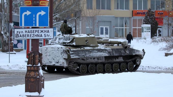 Konec bojů na Ukrajině je v nedohlednu, oficiálnímu příměří navzdory.