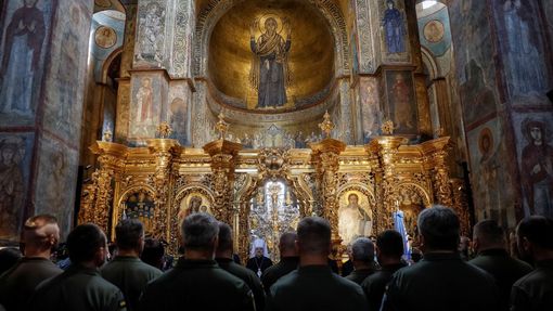 Promoce kaplanů ukrajinské armády v Katedrále svaté Sofie v Kyjevě.