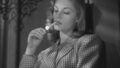 Lauren Bacall debutovala ve filmu Mít a nemít po boku Humpreyho Bogarta.