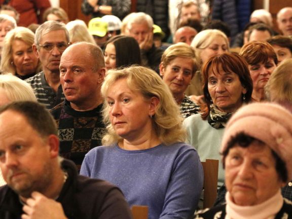 Voliči Andreje Babiše na veřejné debatě s předsedou ANO ve Frýdku-Místku v tomto týdnu.