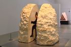 Francouzský umělec vylezl po týdnu z kamene, teď se chystá vysedět vejce