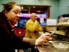 Kouření ve španělských restauracích a barech je od začátku tohoto roku kontrolováno.