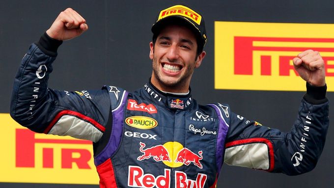 Danile Ricciardo slaví vítězství v GP Maďarska.