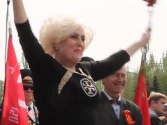 Nela Štěpová na mítinku ve Slavjansku 9.května 2014.