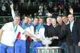 ...K "Salátové míse" se přišli s vítězi pro rok 2012 zvěčnit také slavní předchůdci Štěpánka a spol., šampióni z roku 1980 - Tomáš Šmíd, Jan Kodeš, Pavel Složil a Ivan Lendl.