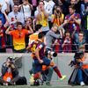 Alexis Sánchez slaví gól v utkání La ligy Barcelona vs. Atlético Madrid