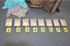 Pražská policie chytila dealery drog, doma měli kilo heroinu