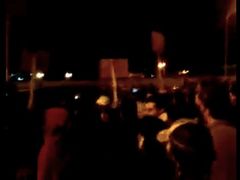 Protesty před policejní stanicí v Benghází, převzato z YouTube.