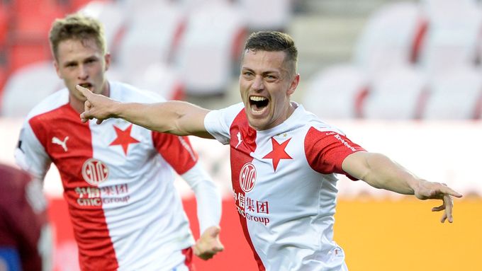Tomáš Holeš slaví branku v derby