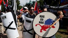 Pouliční střety ultrapravicových extremistů v Charlottesville ve Virginii s protirasistickou demonstrací