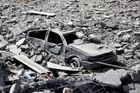 Islámský stát zaútočil na uprchlíky ve východní Sýrii. Bomba zabila desítky lidí