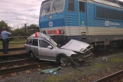 Na Hodonínsku se srazil vlak s autem, řidič vozu nepřežil. Trať stojí, jezdí náhradní autobusy